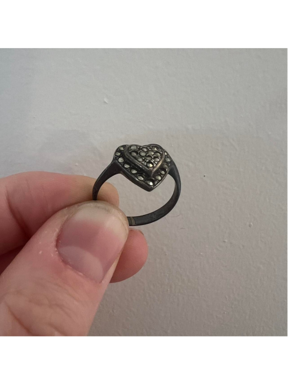 Vintage 925 sterling silver ring with black heart made of rhinestones/gems